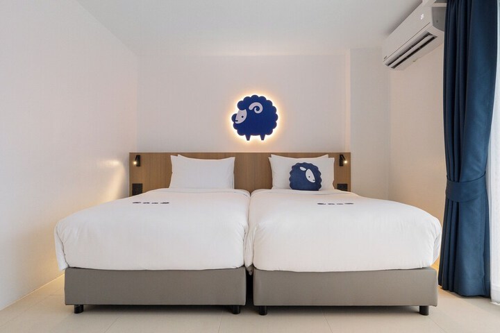 Room 13 of 106