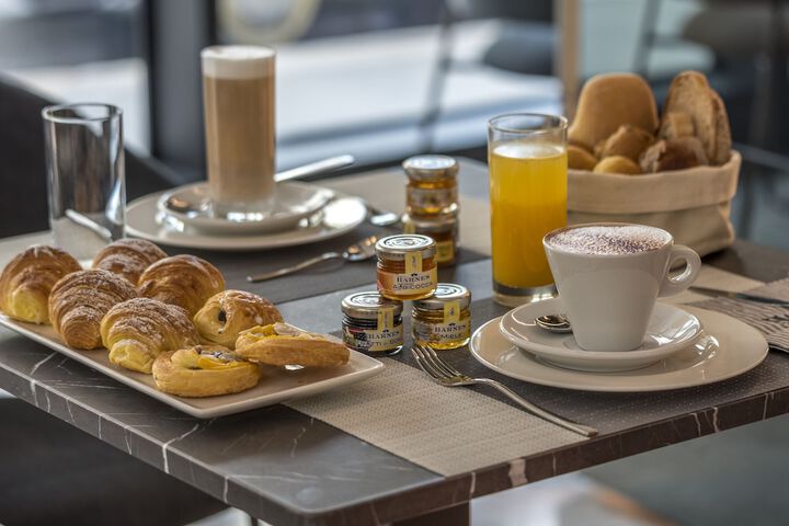 Breakfast/Coffee Service 77 of 93