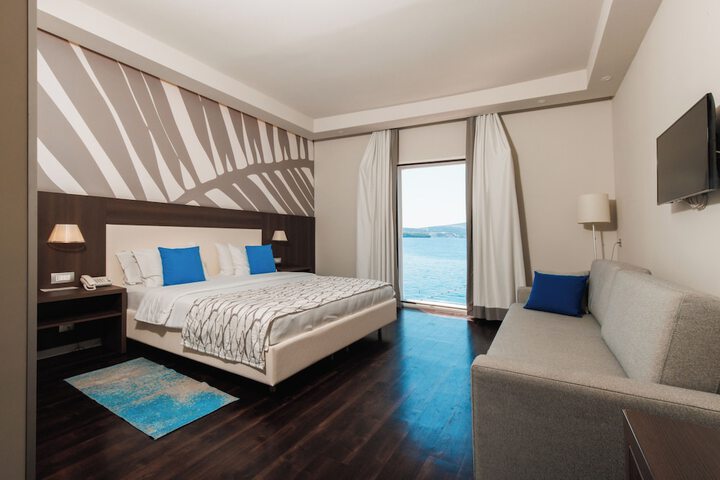Room 4 of 36
