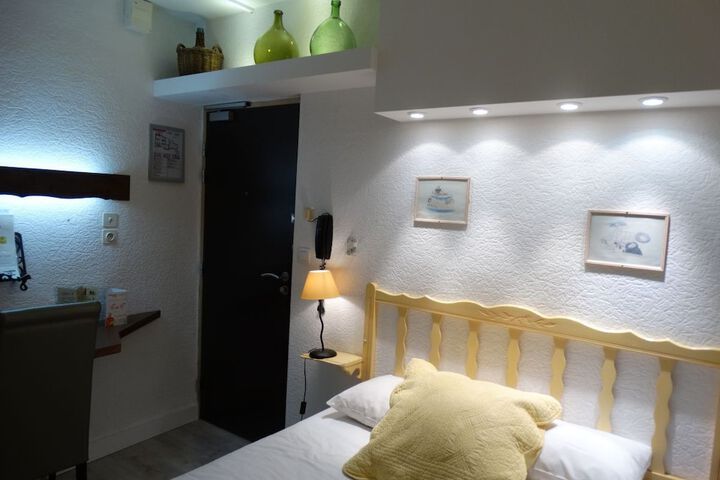 Room 6 of 65