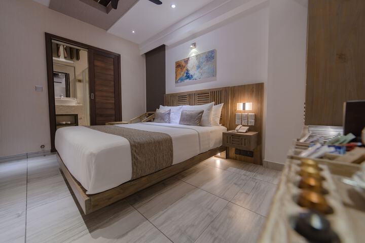 Room 4 of 118