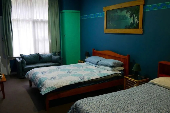 Room 5 of 11
