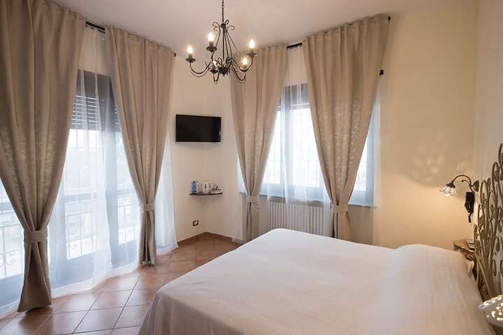 Room 4 of 40