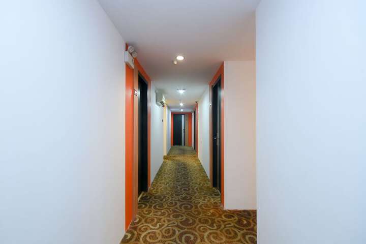 Ballroom/Hall 29 of 33