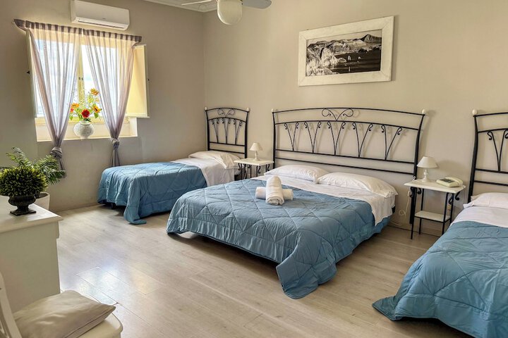 Room 11 of 27