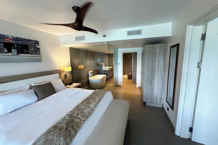Room 12 of 109