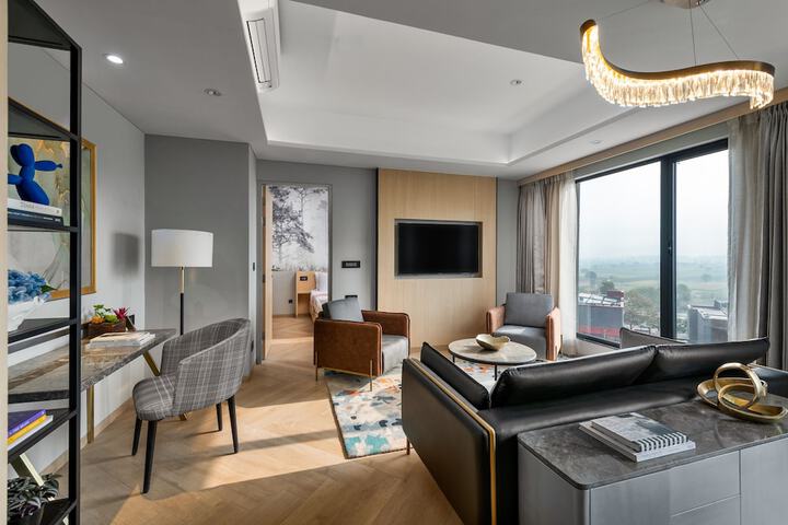 Room 16 of 80