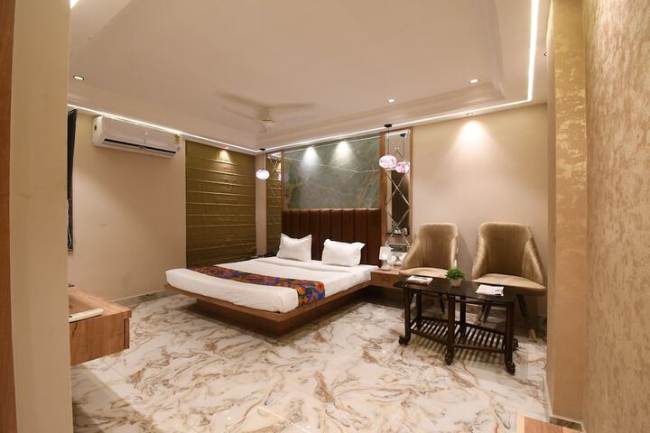 Room 5 of 20