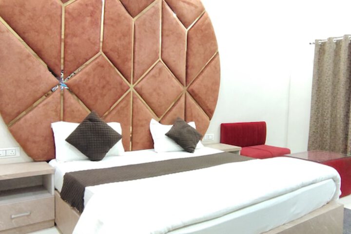 Room 8 of 20