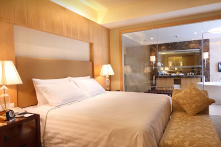 Room 8 of 28