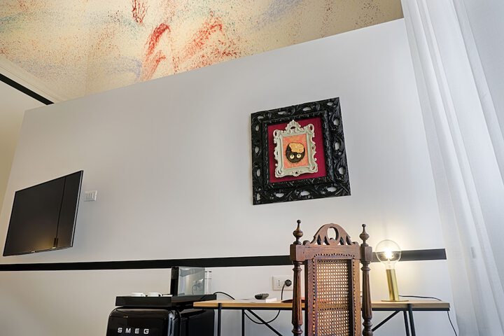 Room 32 of 69