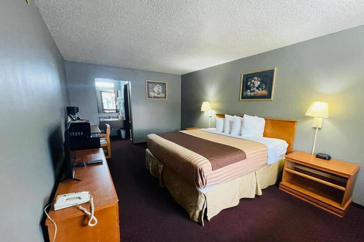 1 King Bed (9 of 14)
