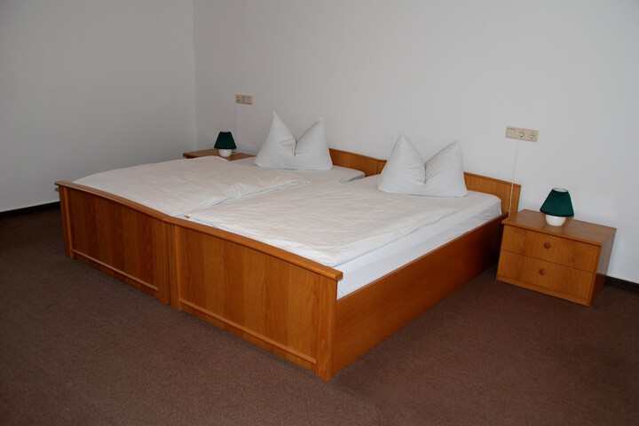 Room 6 of 13