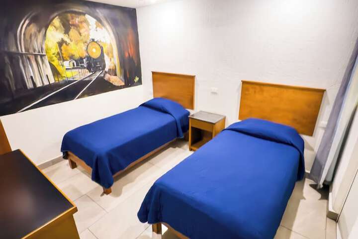 Room 7 of 18