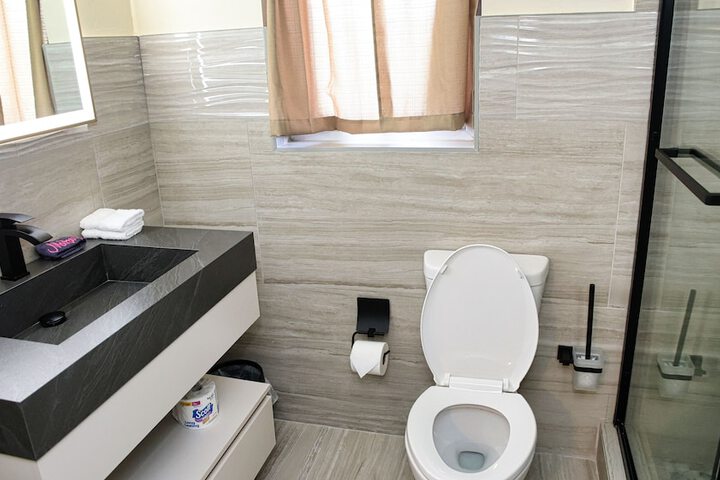 Room 5 of 8