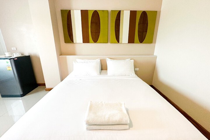Room 3 of 25