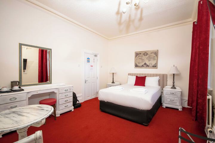 Room 26 of 148