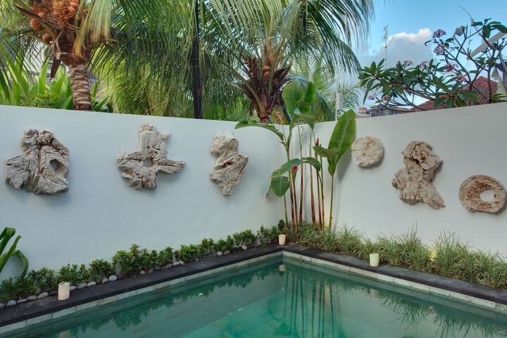 Hotel with Pool