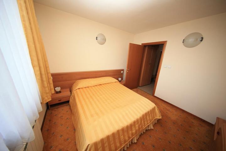Room 14 of 48