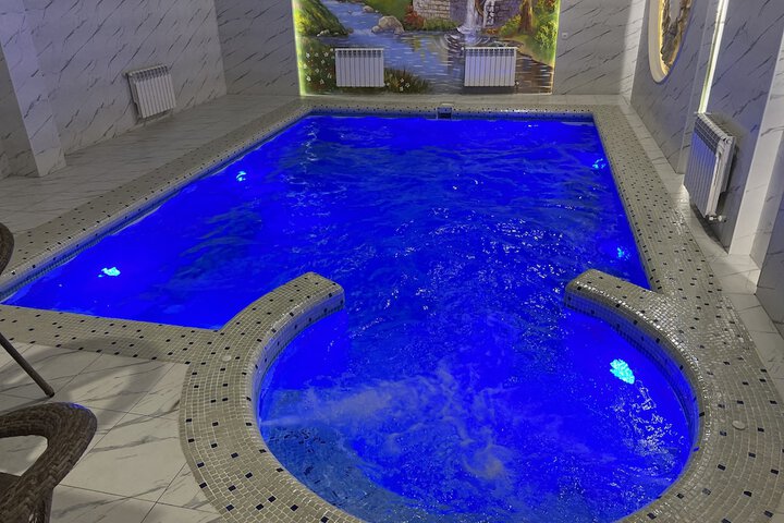 Pool 13 of 18