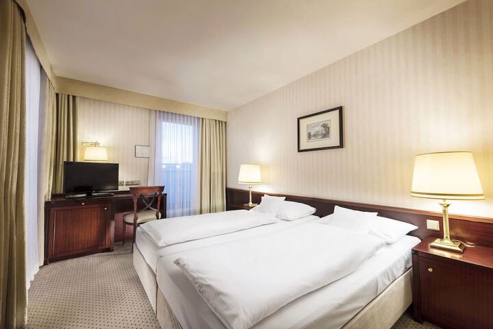Room 18 of 21