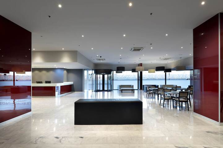 Entrance & Lobby