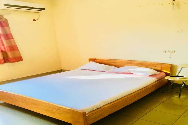 Room 5 of 11