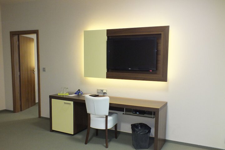 Room 32 of 34