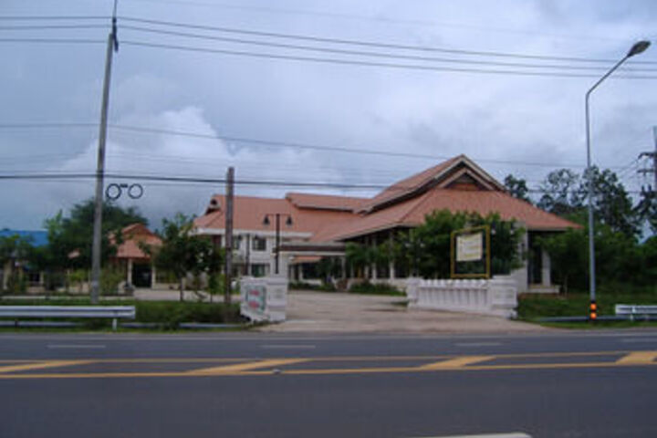 LJ the Emerald Hotel