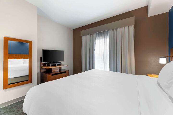 1 King Bed (1 of 28)