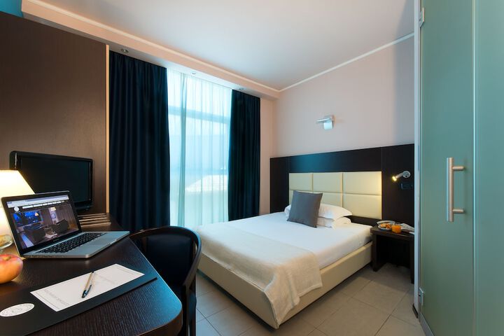 Room 12 of 36