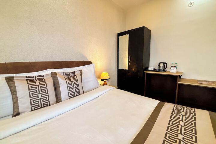 Room 3 of 114