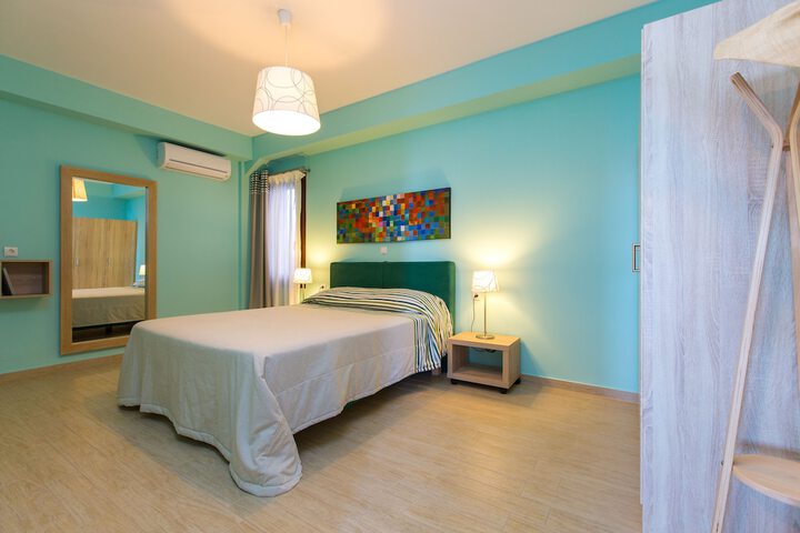 Room 3 of 73