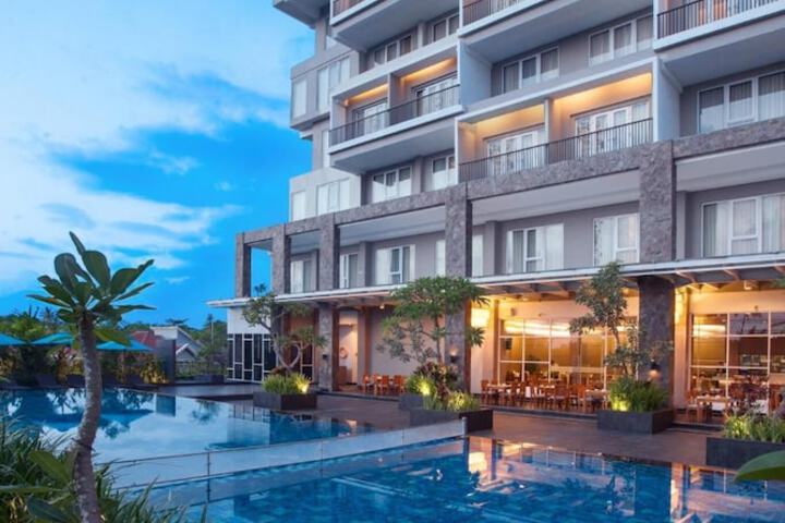 Pool Hotel