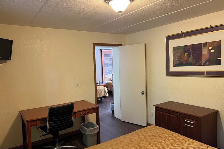 Room 45 of 180