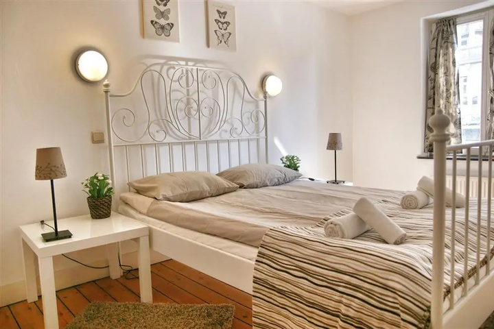 Room 2 of 15