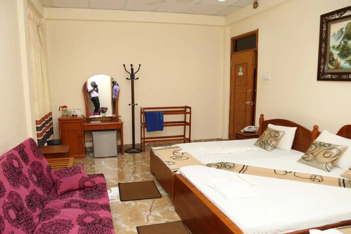 Room 3 of 21