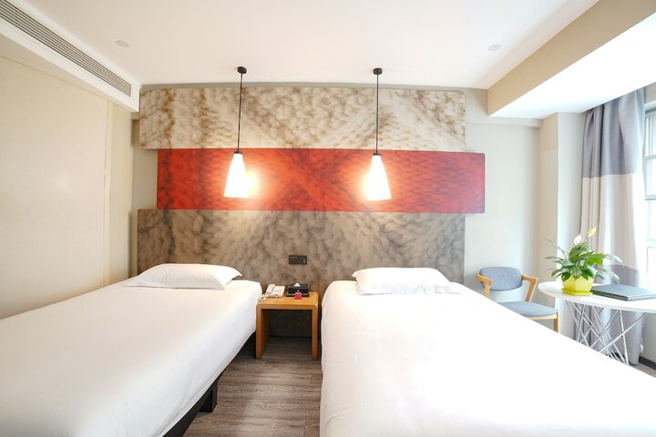 Room 12 of 29
