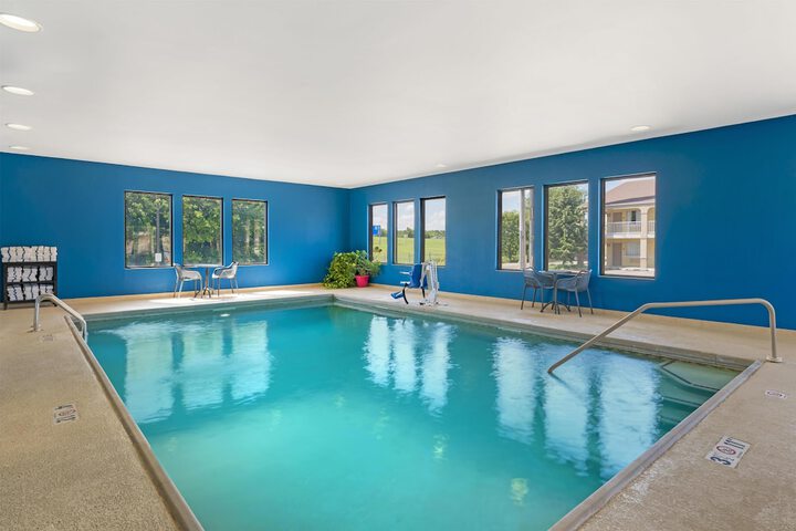 Pool Hotel