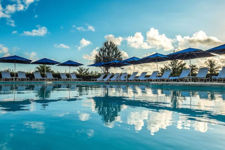 Hotel Pool