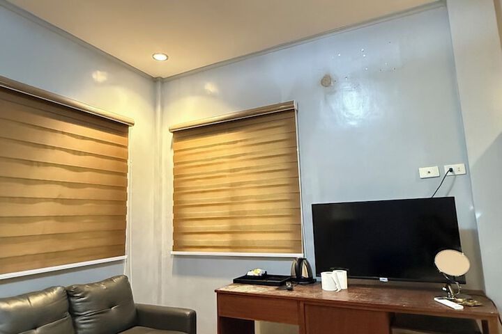 Room 13 of 37