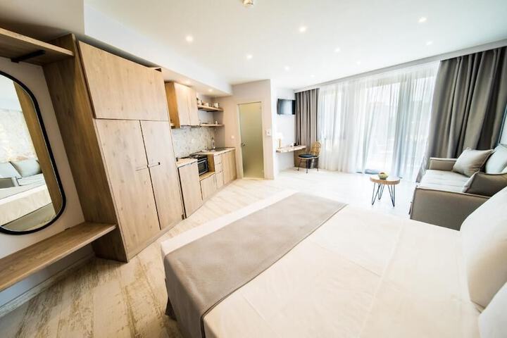 Room 2 of 82