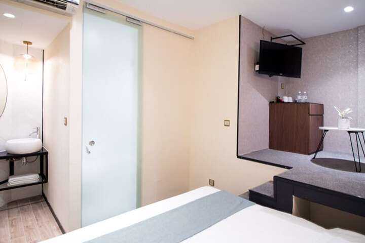 Room 22 of 61