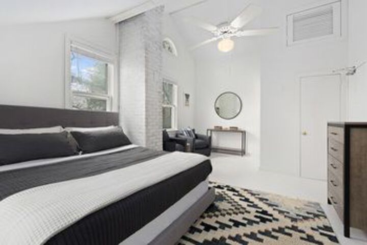 Room 8 of 22