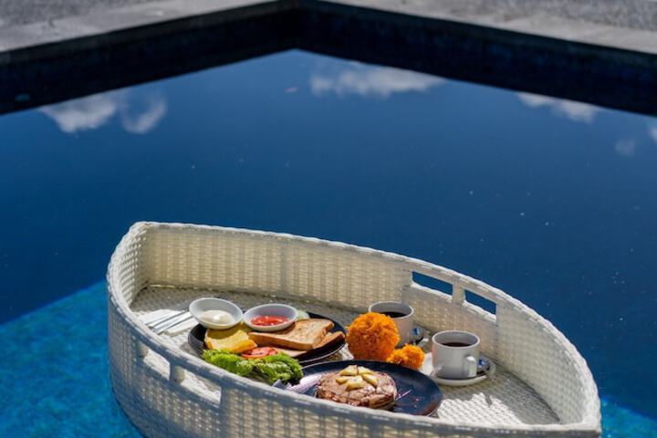 Breakfast/Coffee Service 24 of 41