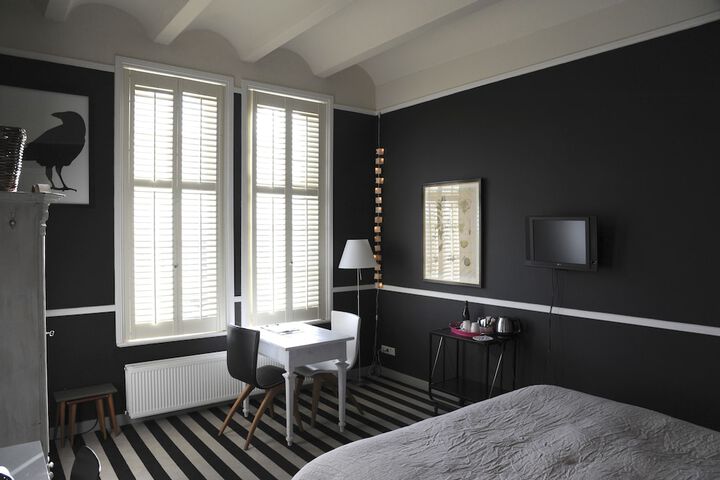Room 3 of 48