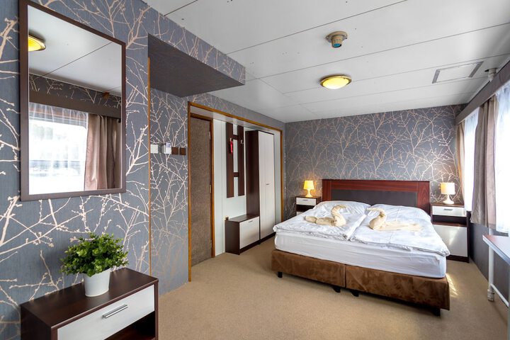 Room 7 of 50