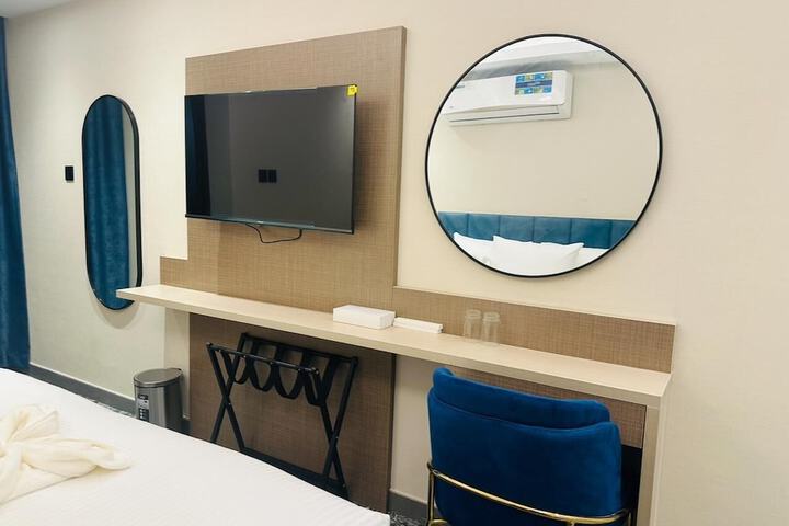 Room 20 of 33