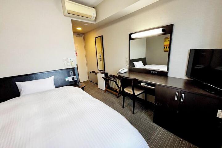 Room 4 of 23