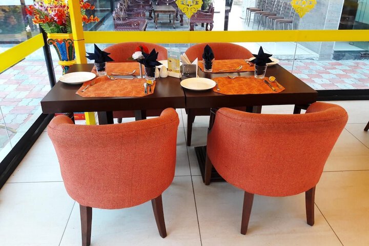 Dining 35 of 53